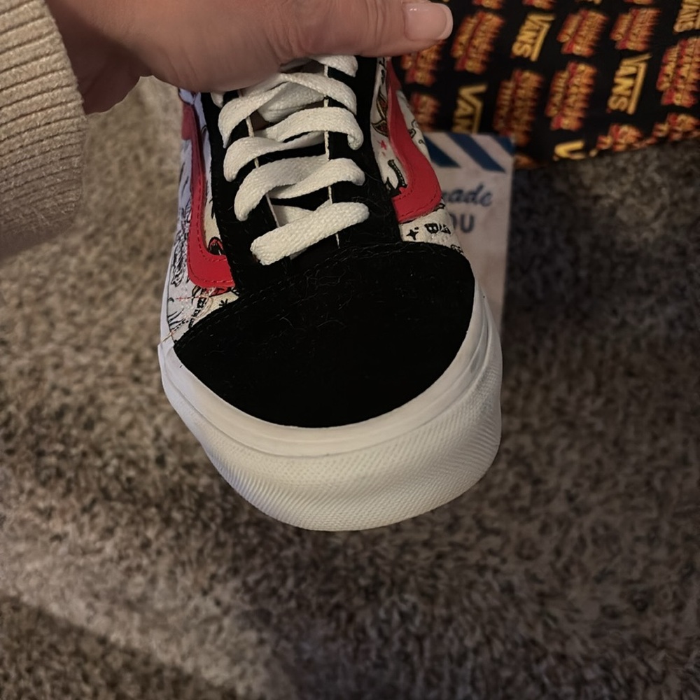 Stranger Things Vans - Picture 4 of 7